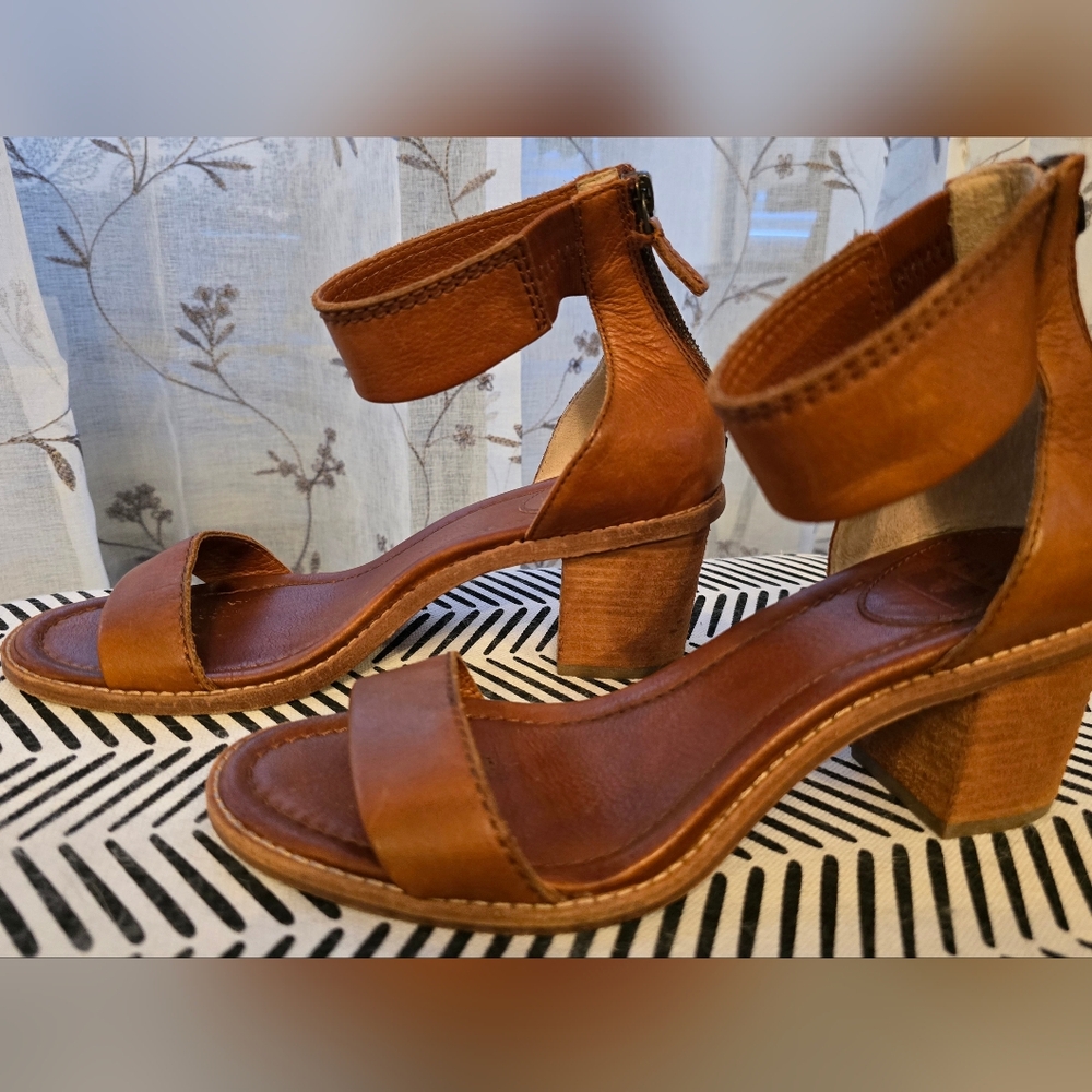 Frye Brielle Brown Suede Block Heel Sandals Size 7.5